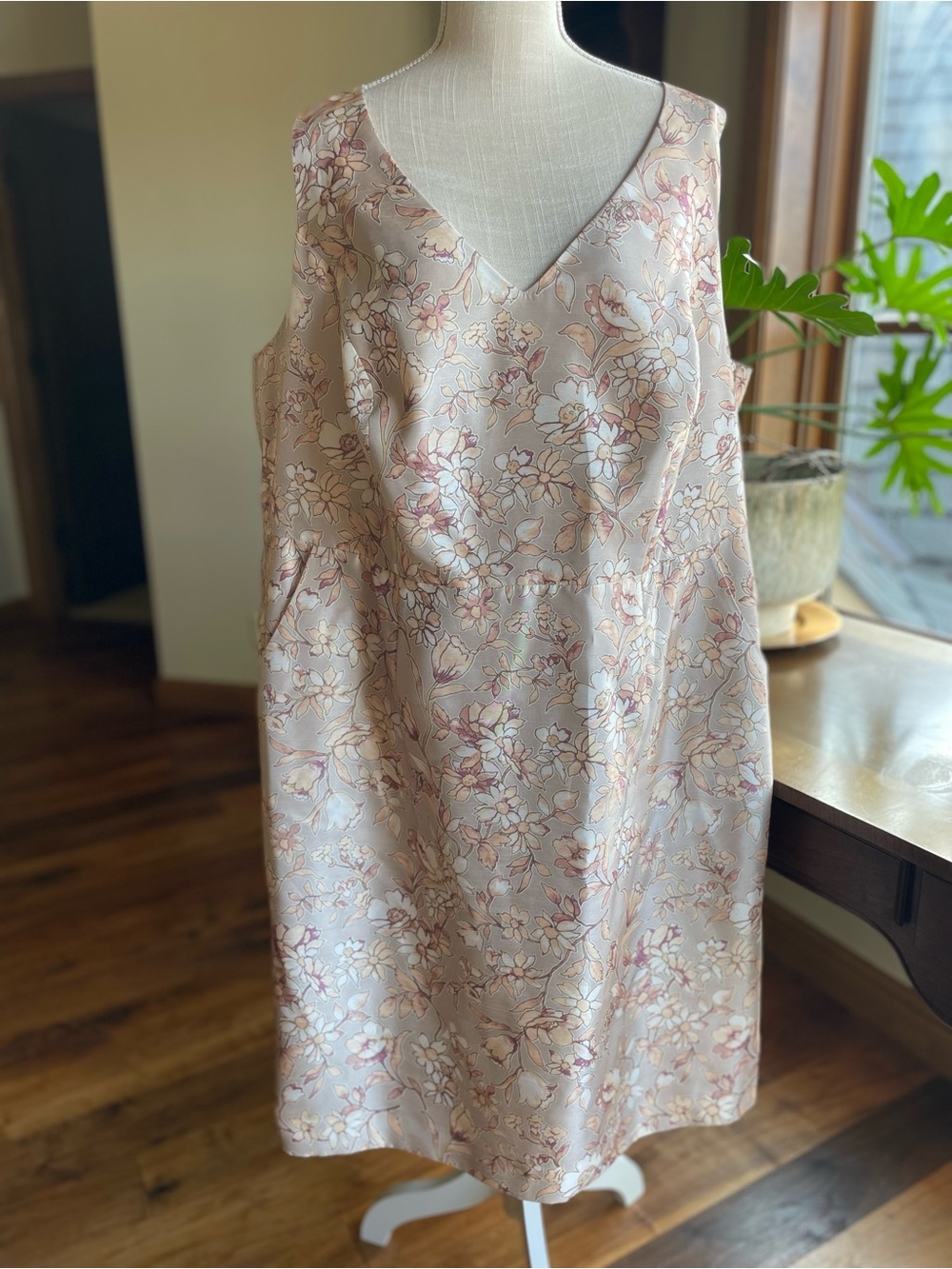 V-Neck Floral Midi Sheath Dress in Light Blush 20W